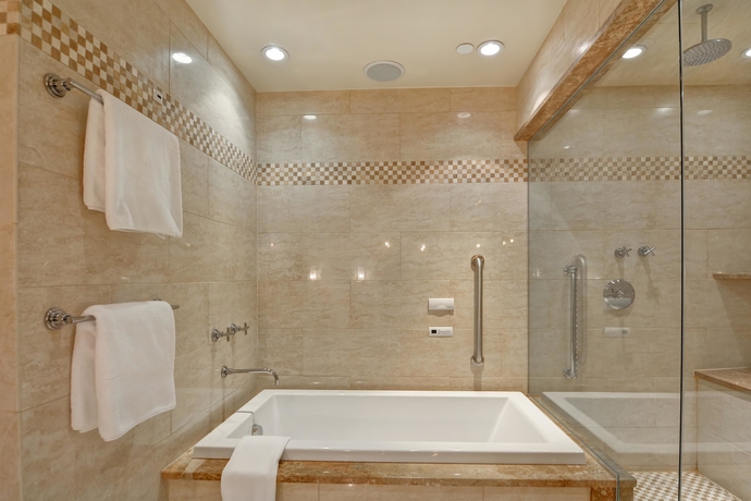 Imagen de la habitación del Hotel The Cincinnatian Curio Collection By Hilton. Foto 6