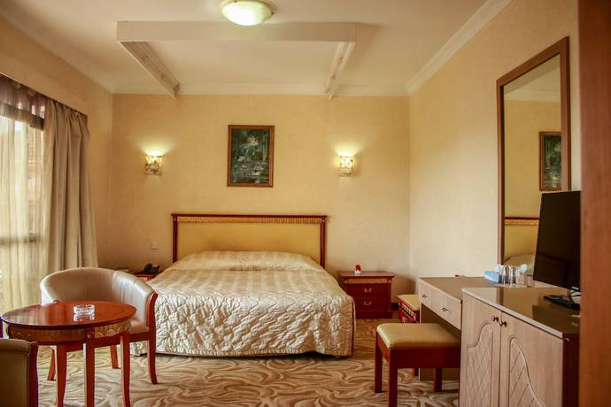 Imagen de la habitación del Hotel The City Royal Resort. Foto 9