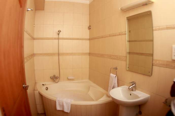 Imagen de la habitación del Hotel The City Royal Resort. Foto 10