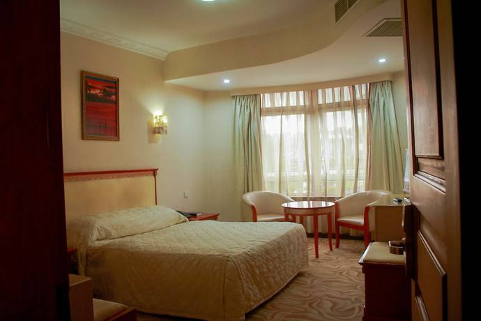 Imagen de la habitación del Hotel The City Royal Resort. Foto 13