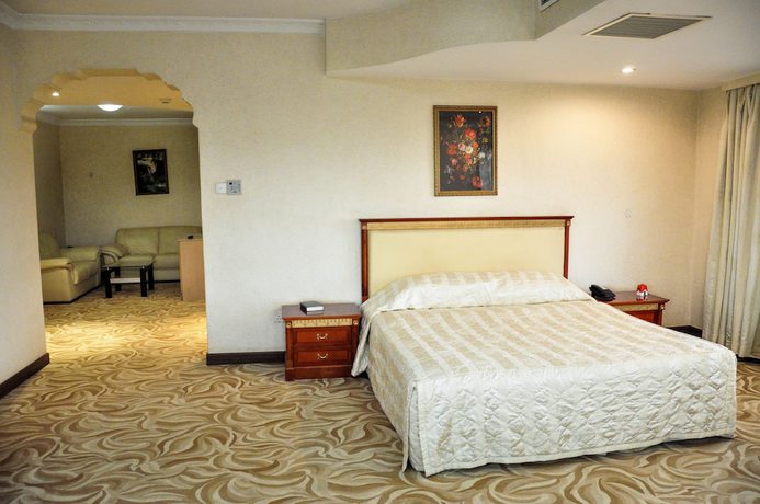Imagen de la habitación del Hotel The City Royal Resort. Foto 14