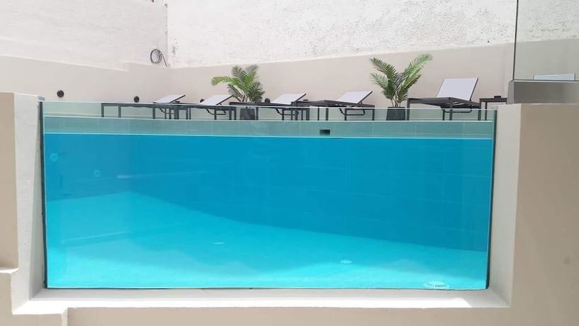 Imagen de la piscina del Hotel The City and Suites. Foto 20