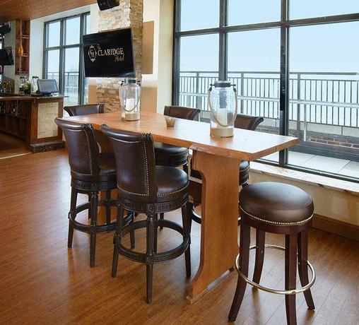 Imagen del bar/restaurante del Hotel The Claridge. Foto 3