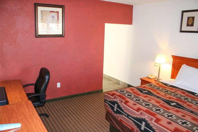 Imagen de la habitación del Hotel The Classic Desert Aire. Foto 8