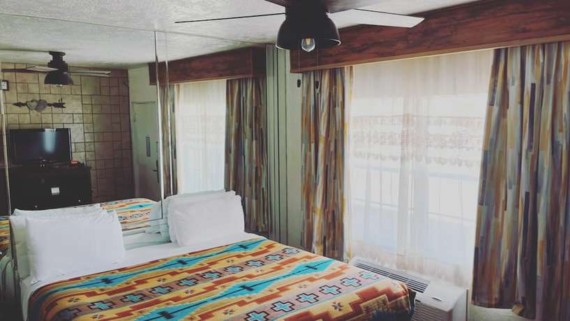 Imagen de la habitación del Hotel The Classic Desert Aire. Foto 12
