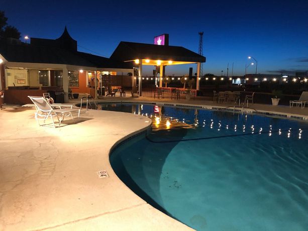 Imagen de la piscina del Hotel The Classic Desert Aire. Foto 17