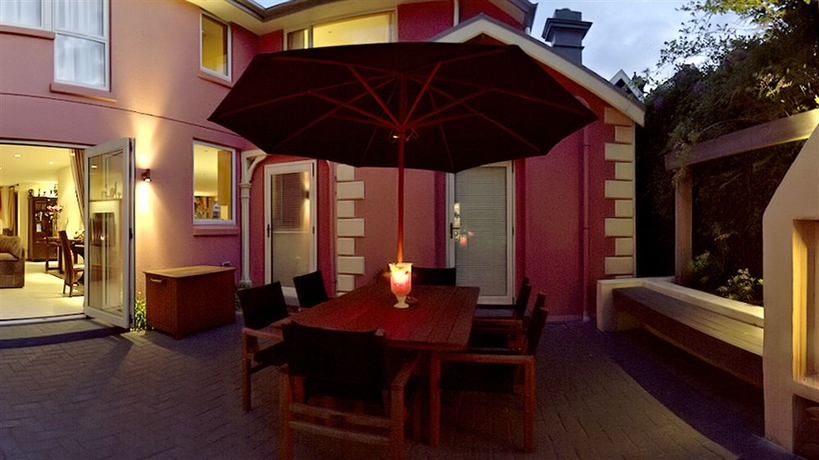 Imagen de los exteriores del Hotel The Classic Villa. Foto 8