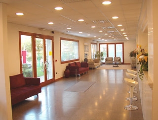 Imagen de los interiores del Hotel The Click - Art & Colors. Foto 1