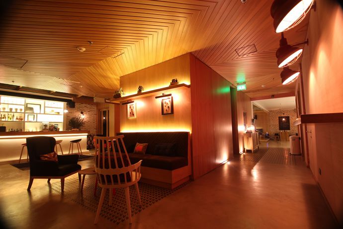 Imagen del bar/restaurante del Hotel The Click Clack Bogota. Foto 2