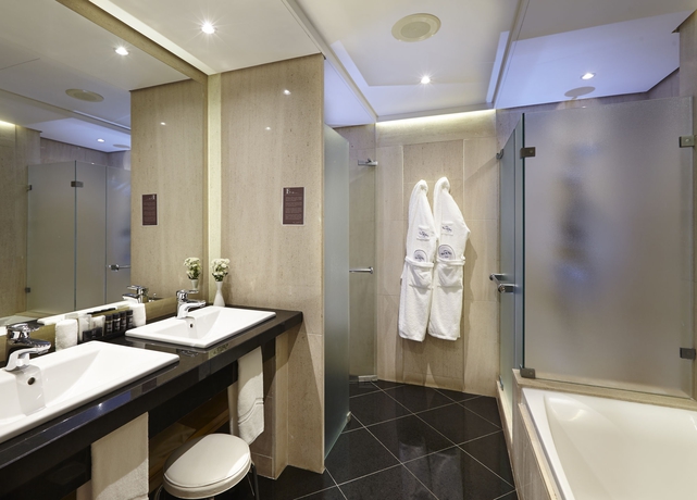 Imagen de la habitación del Hotel The Cliff Bay. Foto 6