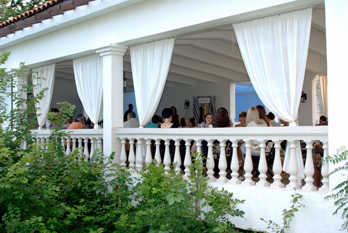 Imagen de los exteriores del Hotel The Cliff Beach and Spa. Foto 6