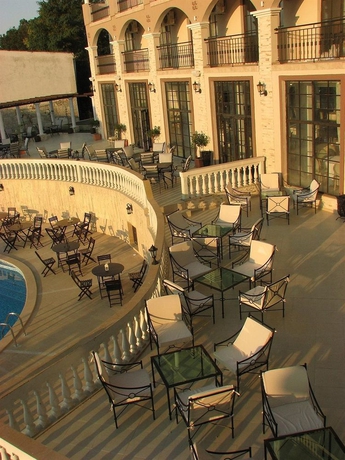 Imagen de los exteriores del Hotel The Cliff Beach and Spa. Foto 7