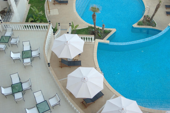 Imagen de la piscina del Hotel The Cliff Beach and Spa. Foto 12