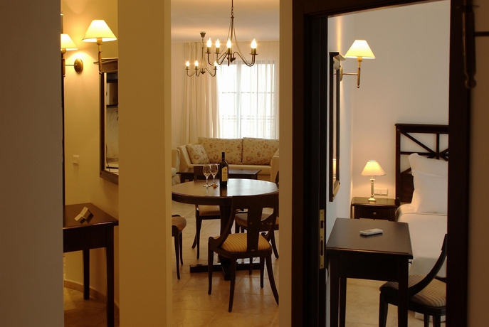 Imagen de la habitación del Hotel The Cliff Beach and Spa. Foto 3
