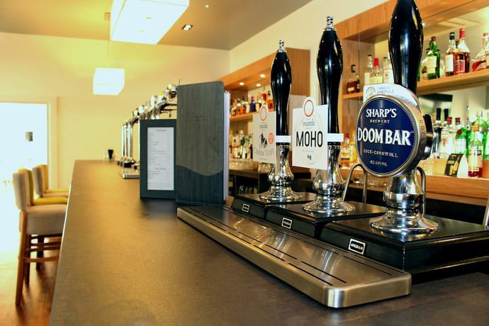 Imagen del bar/restaurante del Hotel The Cliff Hotel And Spa. Foto 3