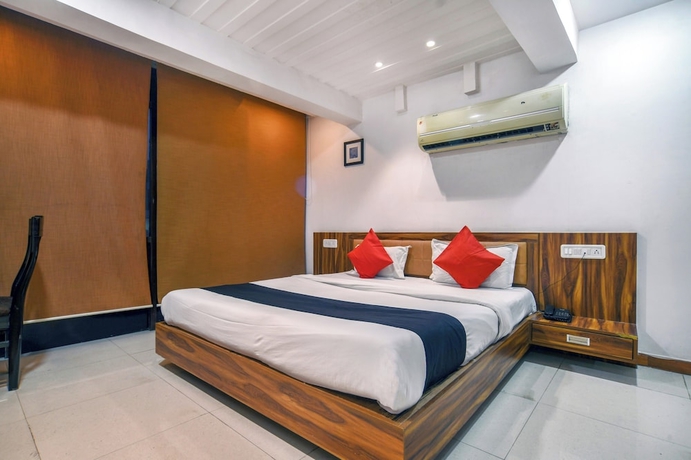 Imagen de la habitación del Hotel The Cliff, Indore. Foto 1