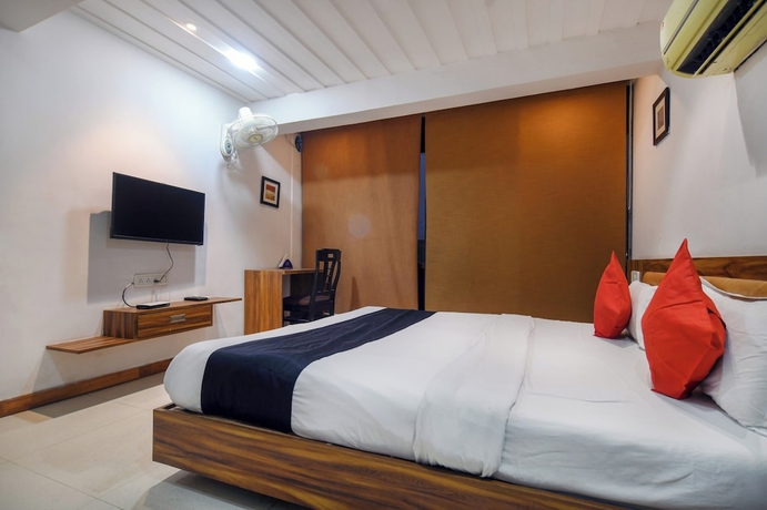Imagen de la habitación del Hotel The Cliff, Indore. Foto 2