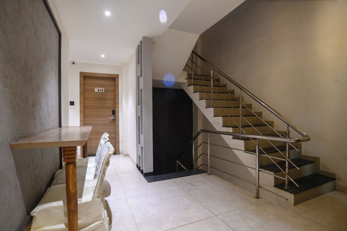 Imagen de los interiores del Hotel The Cliff, Indore. Foto 12
