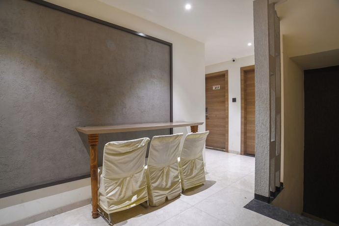 Imagen de los interiores del Hotel The Cliff, Indore. Foto 13