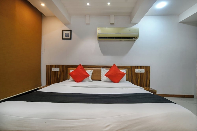 Imagen de la habitación del Hotel The Cliff, Indore. Foto 8