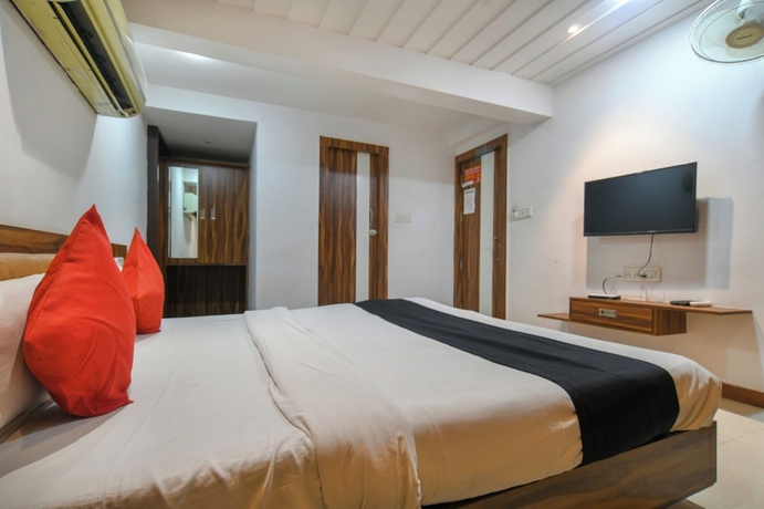 Imagen de la habitación del Hotel The Cliff, Indore. Foto 9