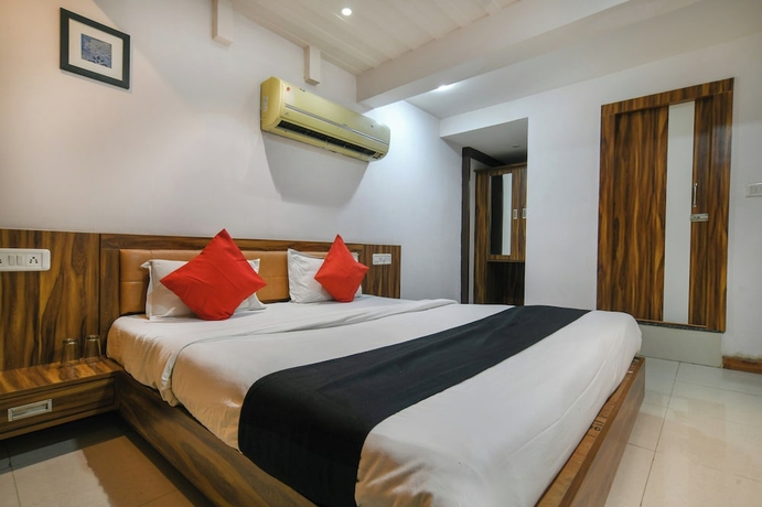 Imagen de la habitación del Hotel The Cliff, Indore. Foto 10