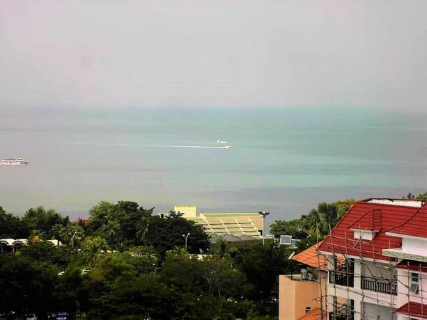 Imagen general del Hotel The Cliff Sea and Pool Views Studio Apartment Pratumnak Pattaya. Foto 1