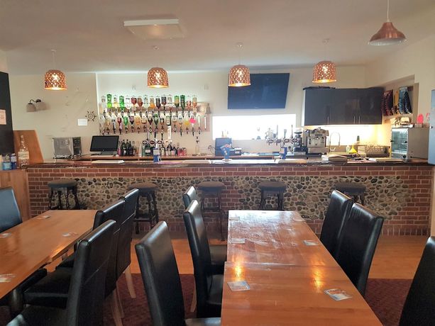 Imagen del bar/restaurante del Hotel The Cliff Top Inn. Foto 3