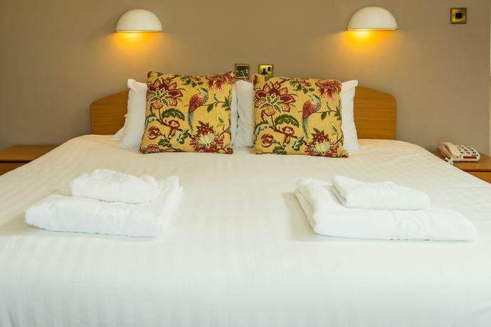 Imagen de la habitación del Hotel The Cliffden. Foto 10