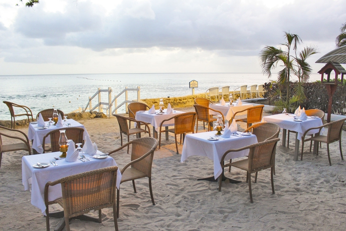 Imagen del bar/restaurante del Hotel The Club, Barbados Resort and Spa Adults Only - All Inclusive. Foto 5