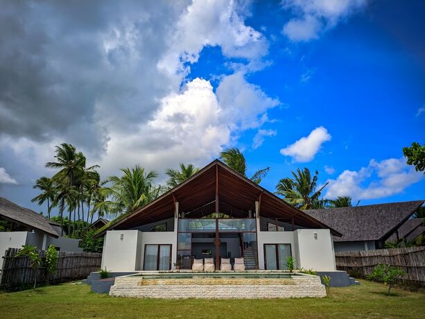 Imagen de la habitación del Hotel The Club Villas Lombok. Foto 11
