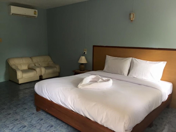 Imagen de la habitación del Hotel The Coconut Resort. Foto 1