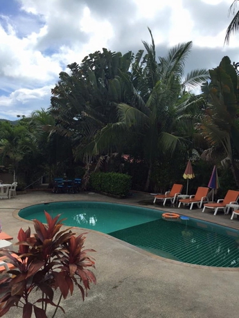 Imagen de la piscina del Hotel The Coconut Resort. Foto 2