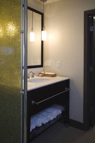 Imagen de la habitación del Hotel The Coho Oceanfront Lodge. Foto 13
