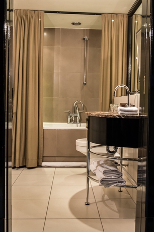 Imagen de la habitación del Hotel The College Amsterdam, Autograph Collection. Foto 7