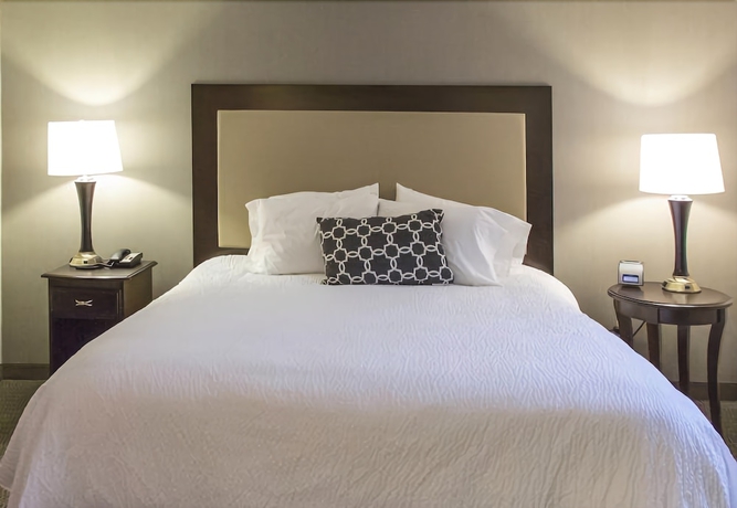 Imagen de la habitación del Hotel The Colonial. Foto 8