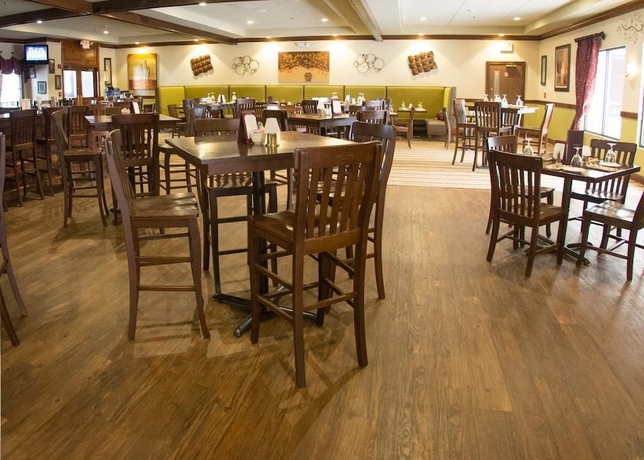 Imagen del bar/restaurante del Hotel The Colonial, Gardner. Foto 5