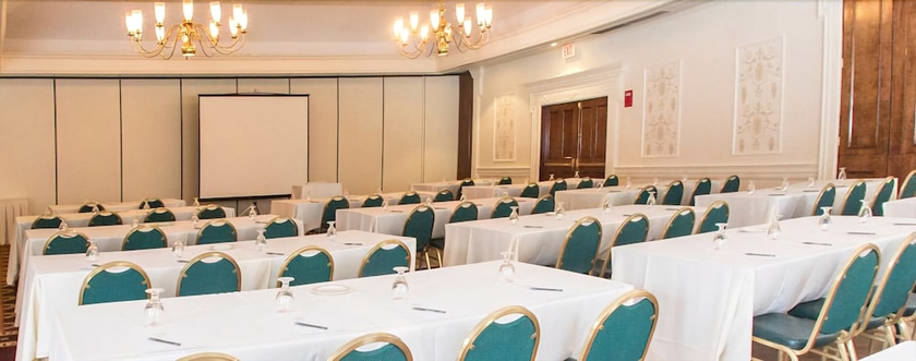 Imagen de los interiores del Hotel The Colonial, Gardner. Foto 18