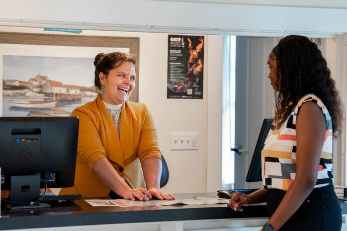 Imagen general del Hotel The Colonial Inn. Foto 10