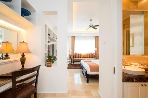 Imagen de la habitación del Hotel The Colony Bali. Foto 7