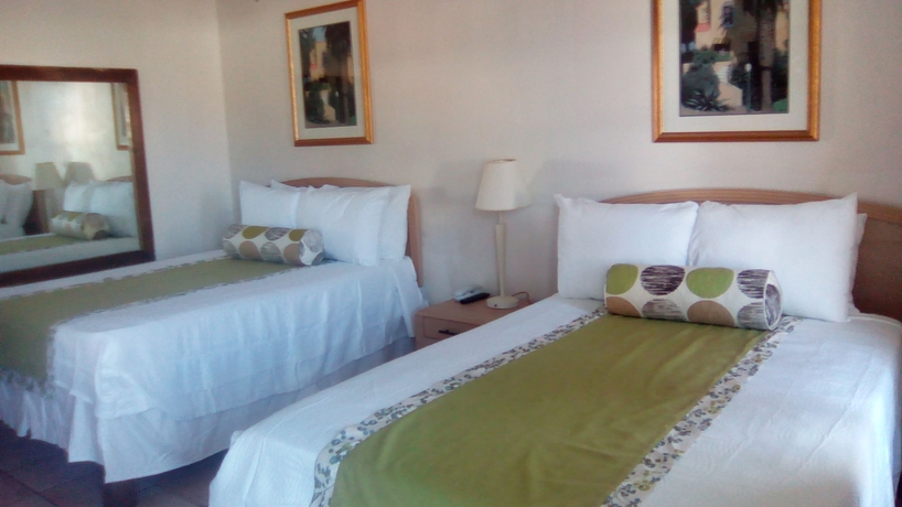 Imagen de la habitación del Hotel The Colony Club Inn and Suites. Foto 6