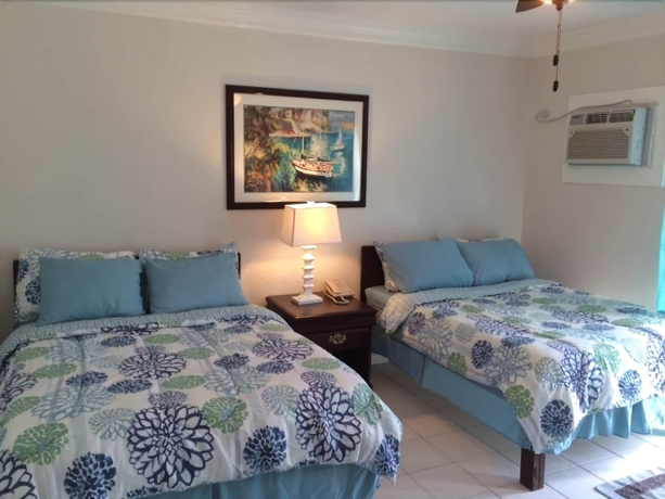 Imagen de la habitación del Hotel The Colony Club Inn and Suites. Foto 9