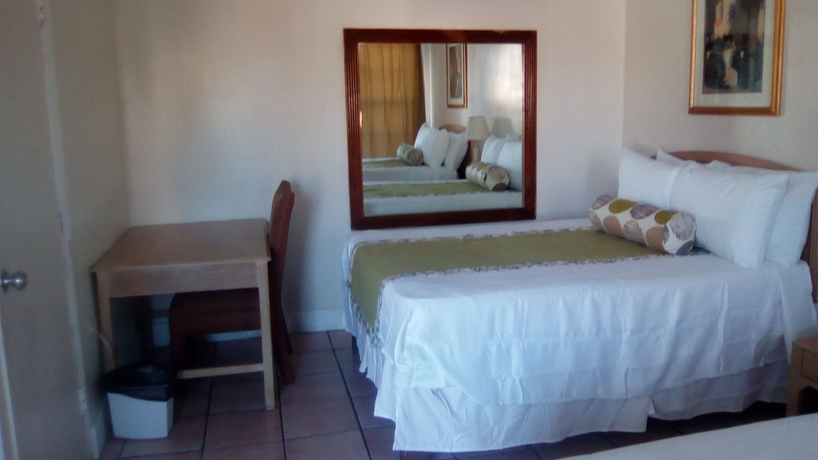 Imagen de la habitación del Hotel The Colony Club Inn and Suites. Foto 12