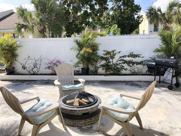 Imagen de la habitación del Hotel The Colony Club Inn and Suites. Foto 16