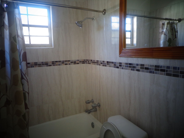 Imagen de la habitación del Hotel The Colony Club Inn and Suites. Foto 18