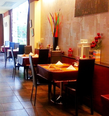 Imagen del bar/restaurante del Hotel The Color Living. Foto 2