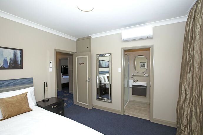 Imagen de la habitación del Hotel The Com Plex Motel. Foto 17