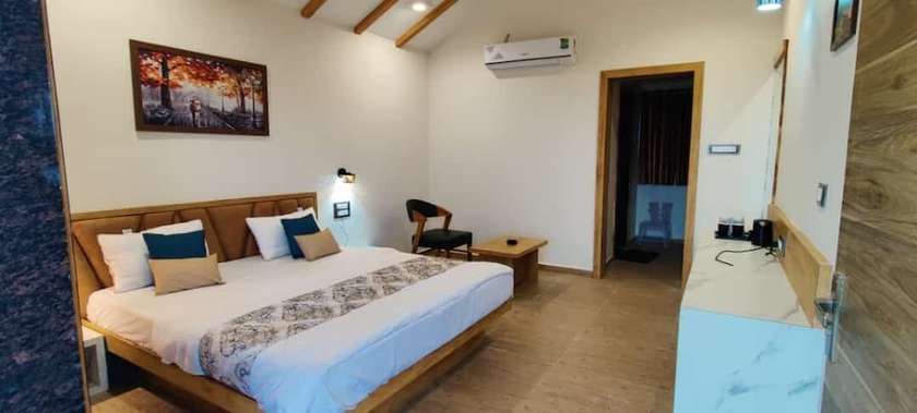 Imagen de la habitación del Hotel The Comfort Svasti Resort. Foto 7
