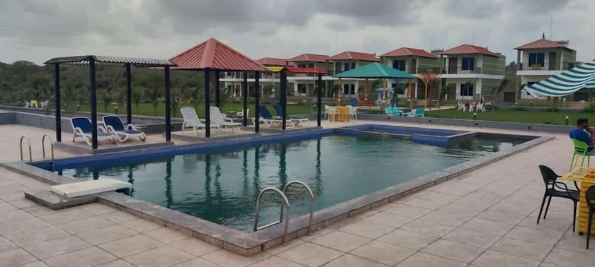 Imagen de la piscina del Hotel The Comfort Svasti Resort. Foto 11