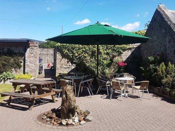 Imagen de los exteriores del Hotel The Commercial, Aboyne. Foto 8